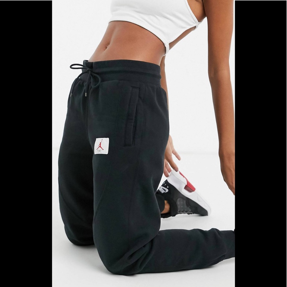 Nike Jordan Statement Essentials cuffed sweatpants black